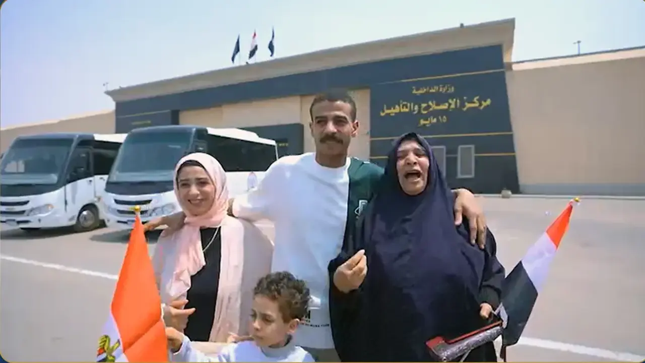 قرار رئاسي بصدور عفو يشمل مئات السجناء داخل السجون في مصر